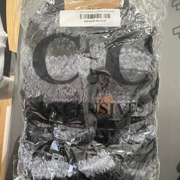 C.C Exclusives infinity scarf, and smart tip gloves set - Picture 5 of 13